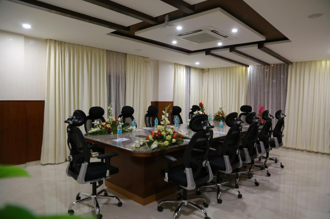 Hotel U.T.Elegance Bangalore Esterno foto