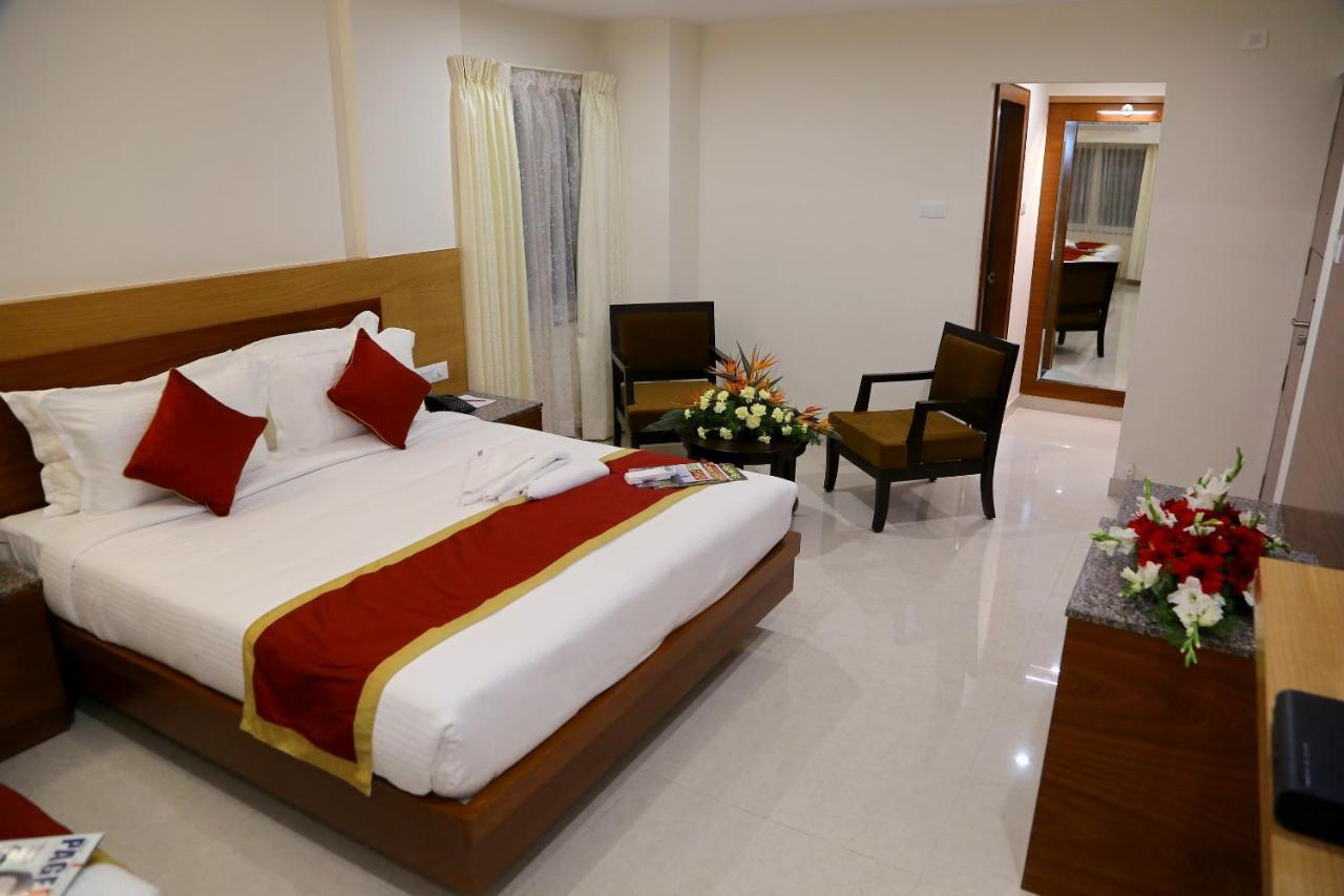 Hotel U.T.Elegance Bangalore Esterno foto