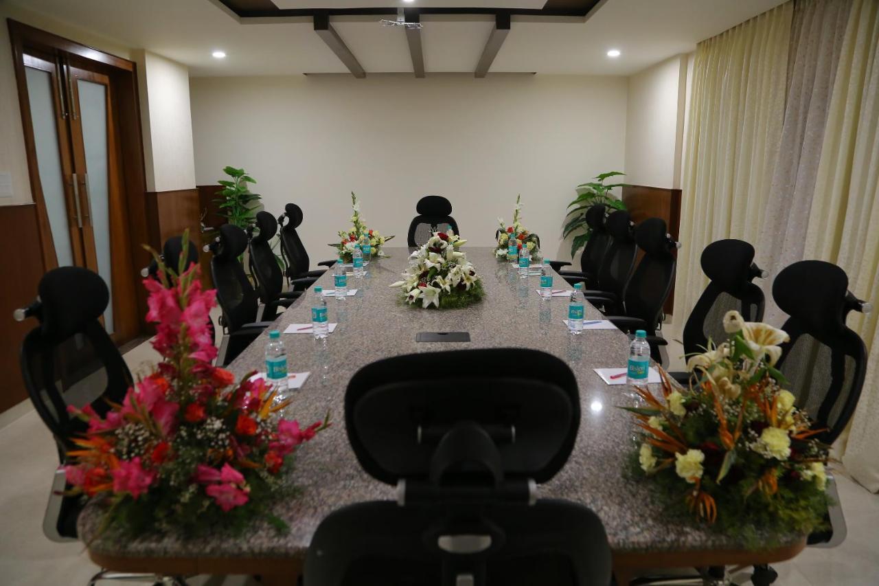 Hotel U.T.Elegance Bangalore Esterno foto