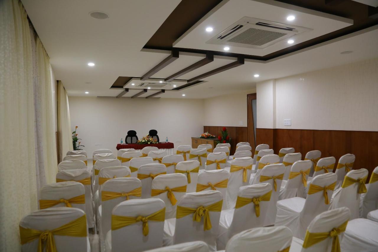 Hotel U.T.Elegance Bangalore Esterno foto
