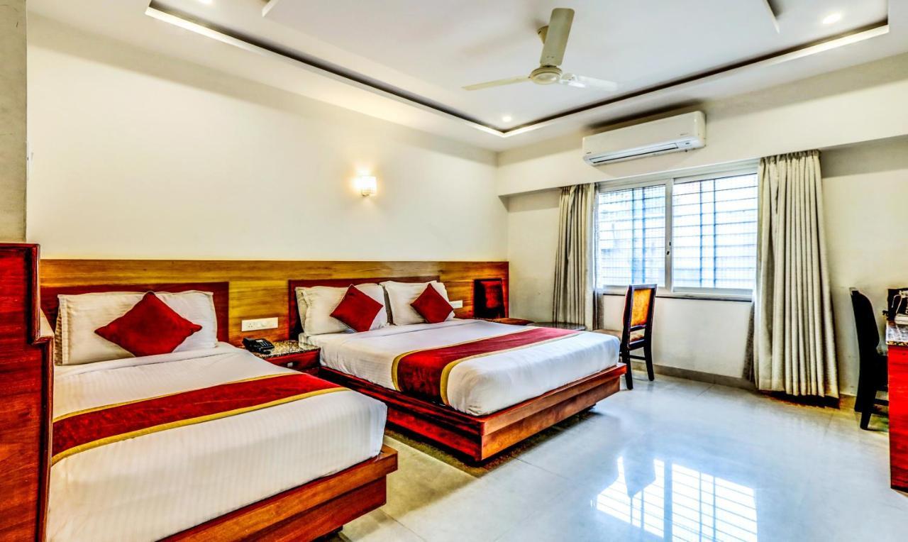 Hotel U.T.Elegance Bangalore Esterno foto