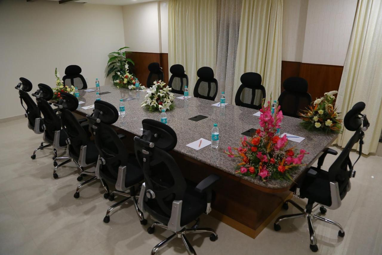 Hotel U.T.Elegance Bangalore Esterno foto