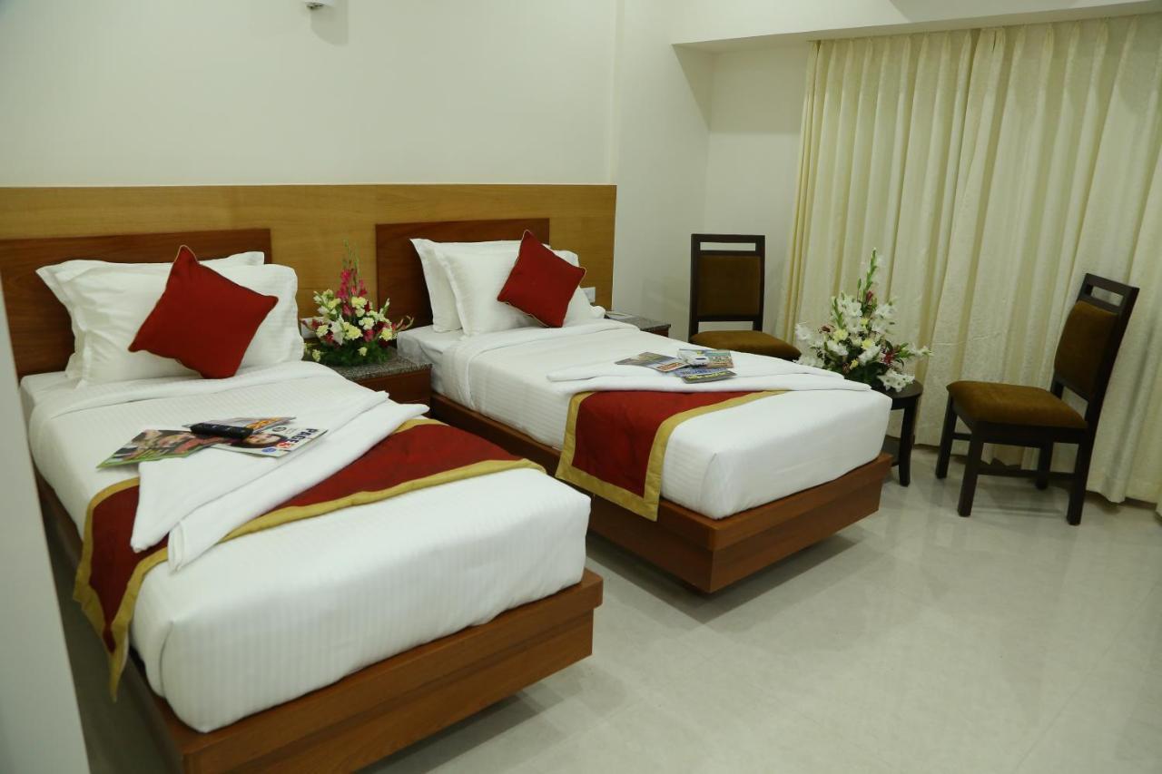 Hotel U.T.Elegance Bangalore Esterno foto
