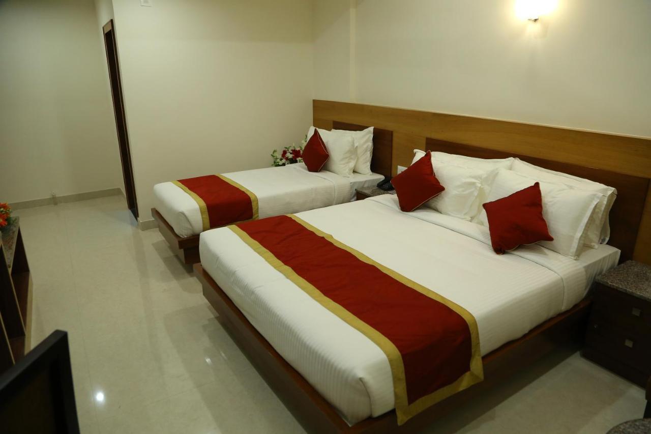 Hotel U.T.Elegance Bangalore Esterno foto