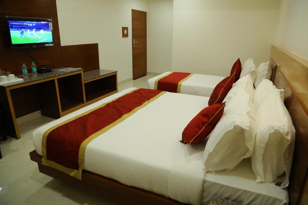 Hotel U.T.Elegance Bangalore Esterno foto