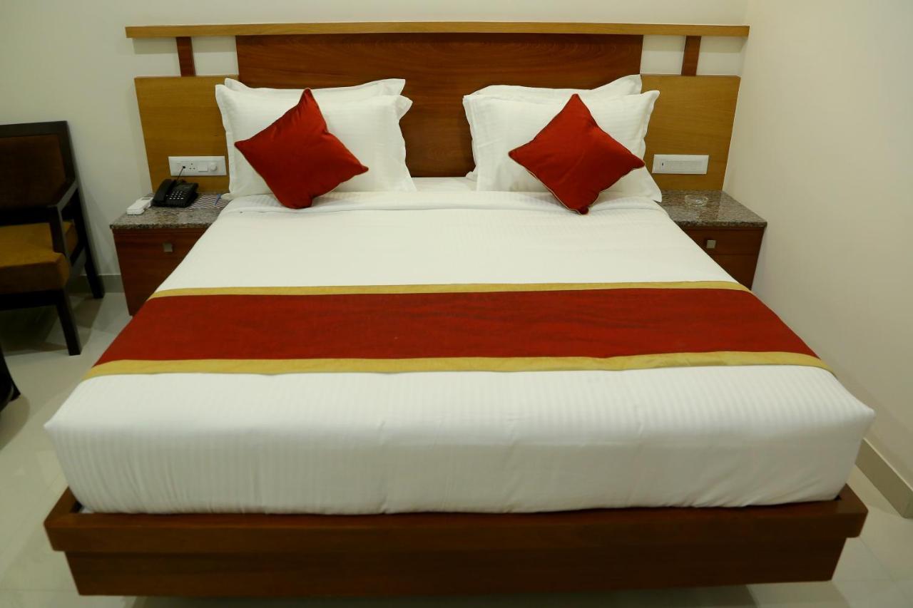 Hotel U.T.Elegance Bangalore Esterno foto