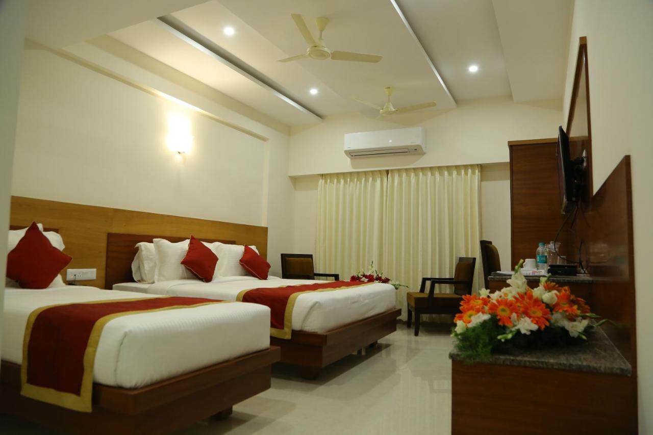 Hotel U.T.Elegance Bangalore Esterno foto