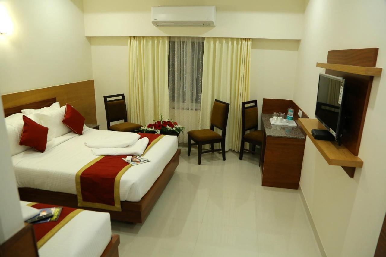 Hotel U.T.Elegance Bangalore Esterno foto