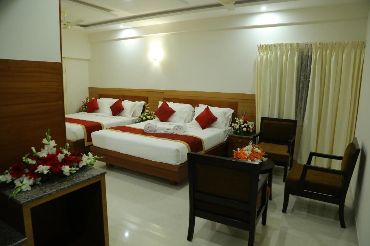 Hotel U.T.Elegance Bangalore Esterno foto