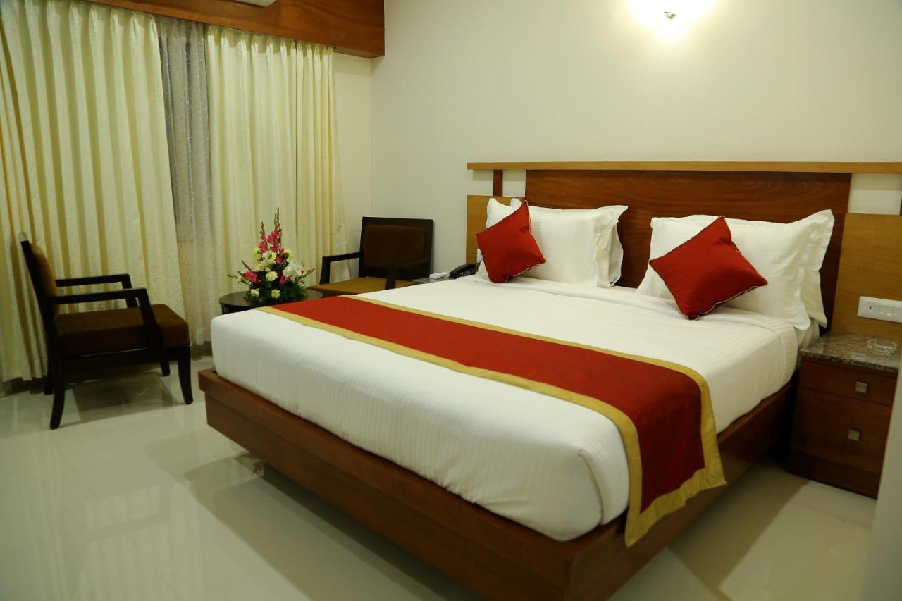 Hotel U.T.Elegance Bangalore Esterno foto