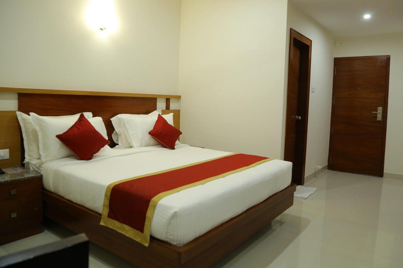 Hotel U.T.Elegance Bangalore Esterno foto