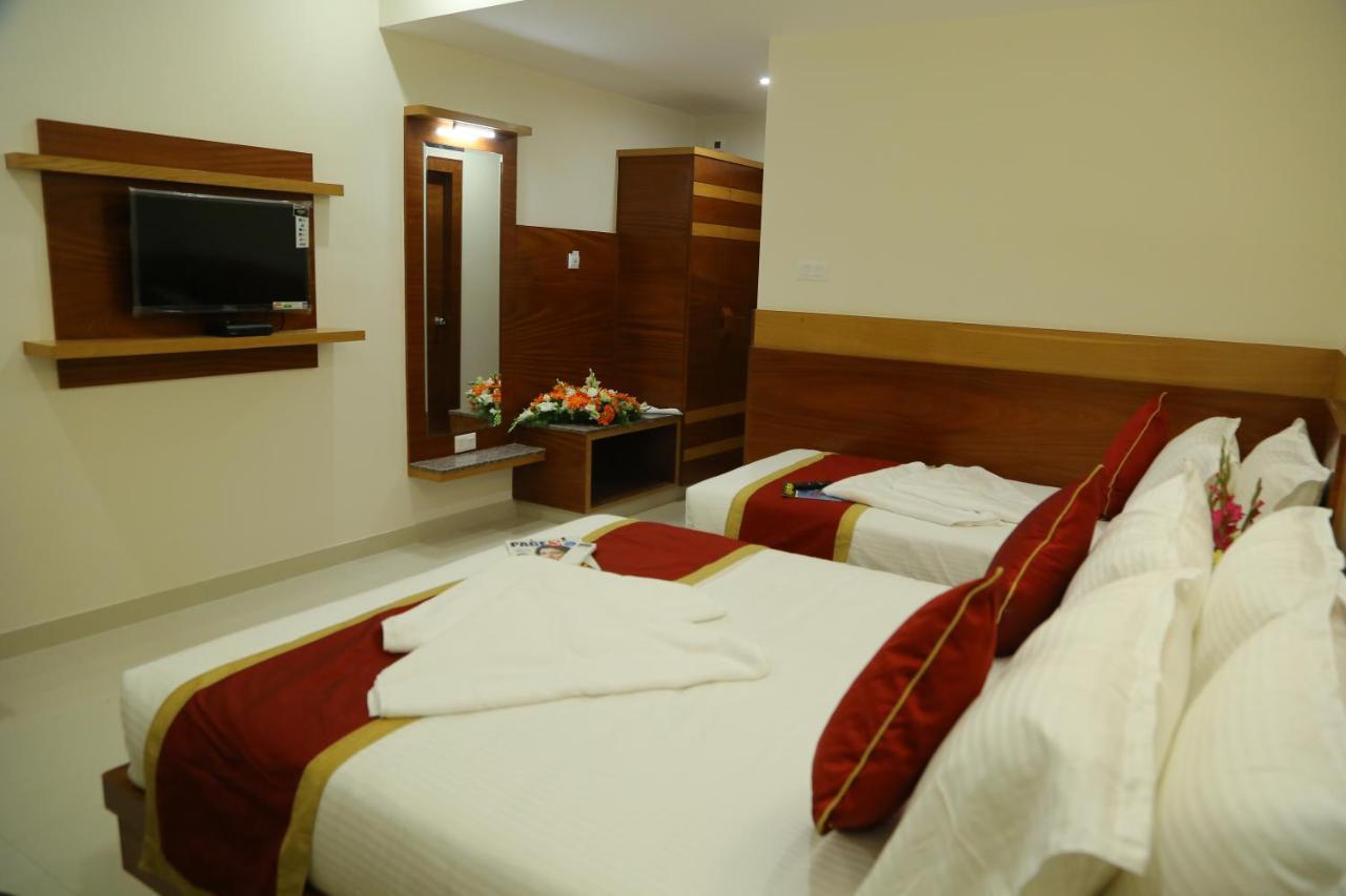 Hotel U.T.Elegance Bangalore Esterno foto