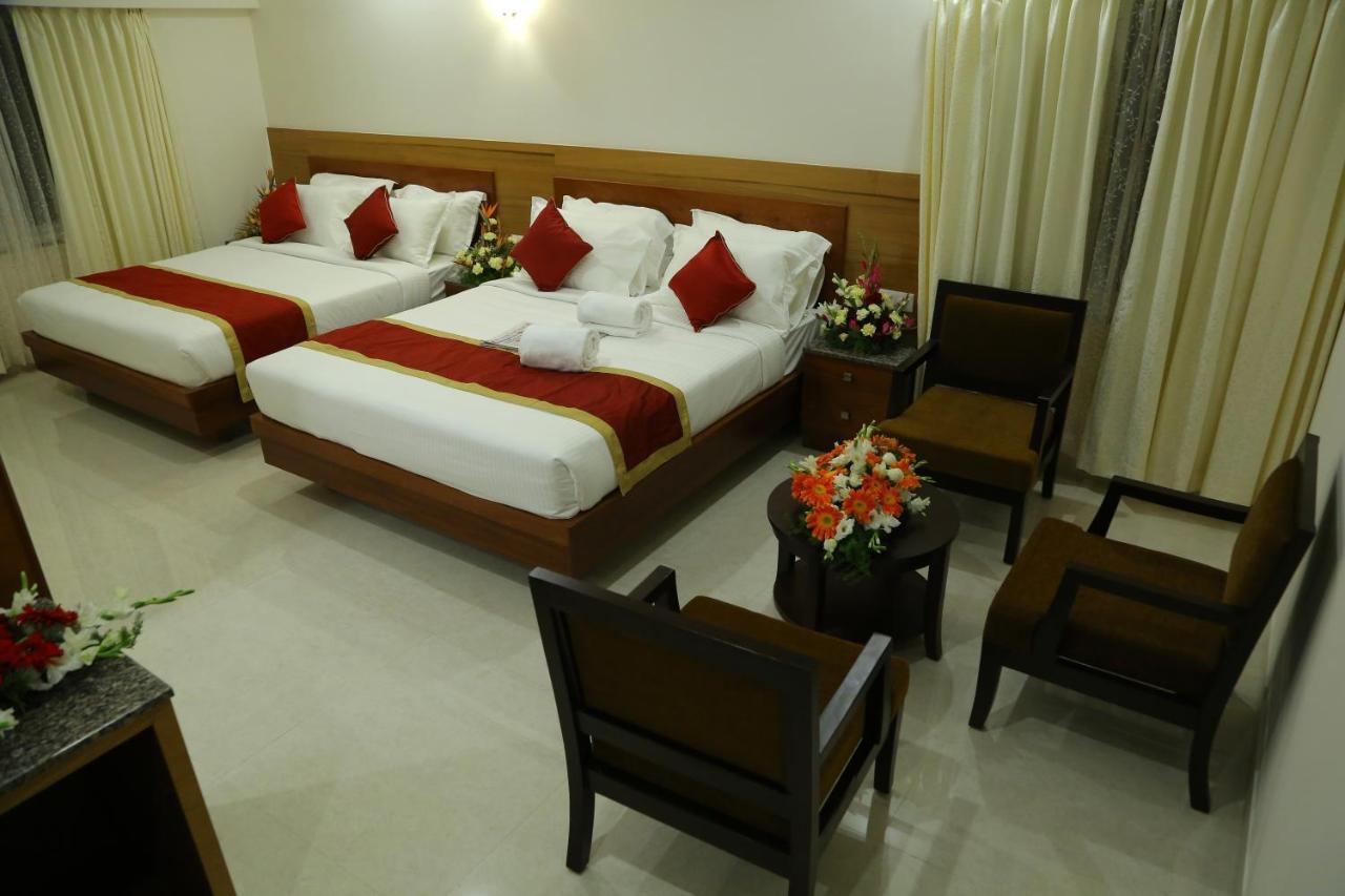 Hotel U.T.Elegance Bangalore Esterno foto
