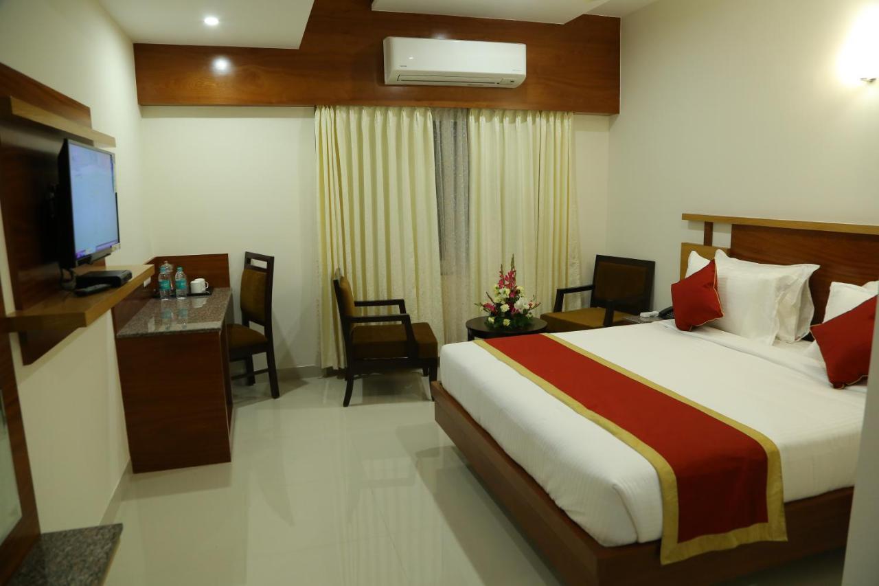 Hotel U.T.Elegance Bangalore Esterno foto